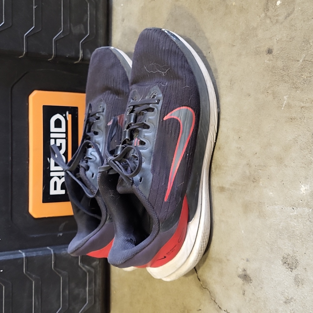 Nike Air Winflo 9 Black and Red Running Shoes